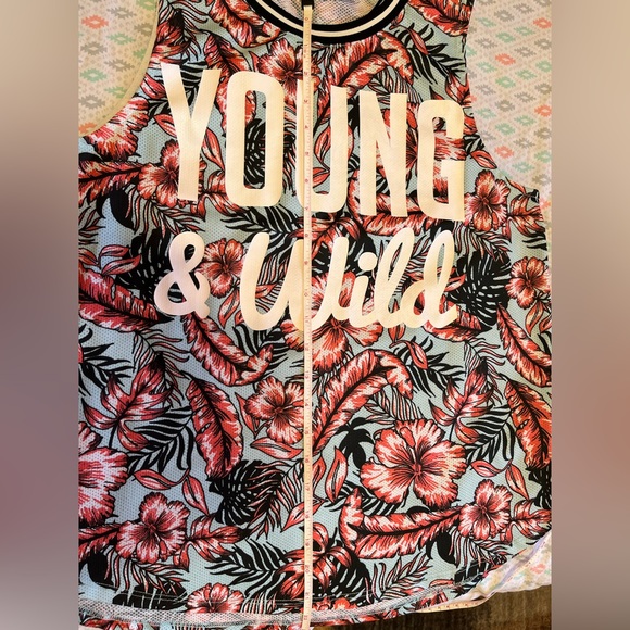 Divided by H&M Divided by Activewear Top Womens Size M "Young & Wild" - Picture 8 of 9